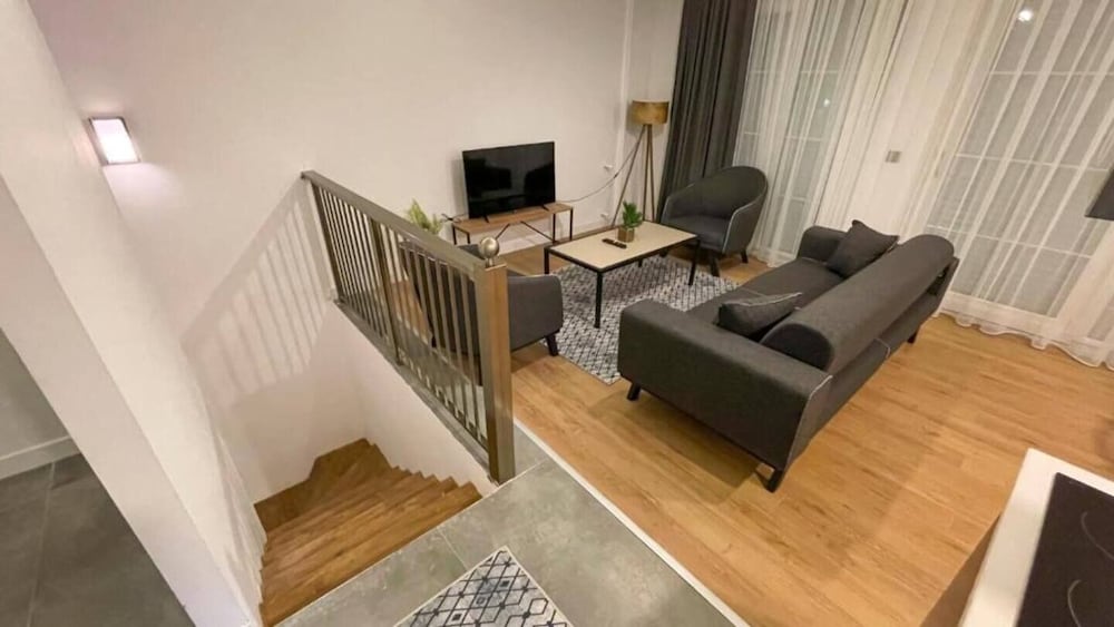 Life Hotel 27/50