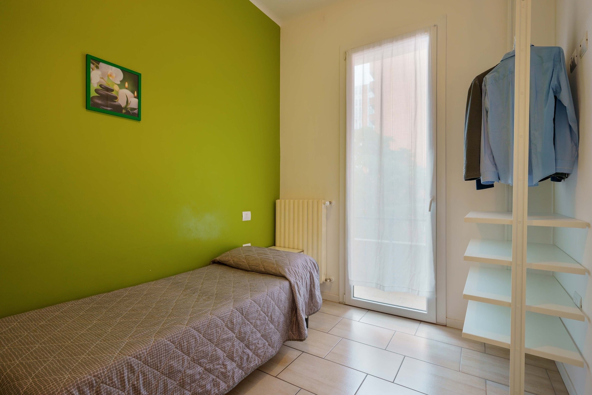 ROOM, TWIN BEDS