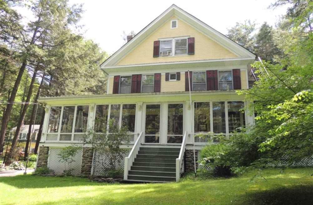 Brookview Manor Inn of the Poconos 2/51