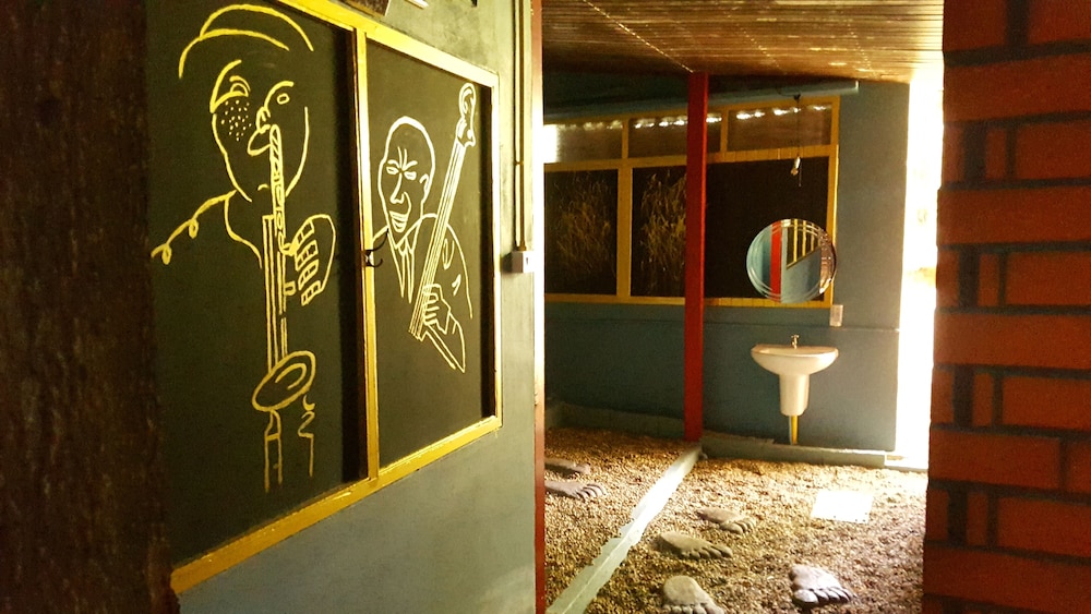 Super Hostel 5/54