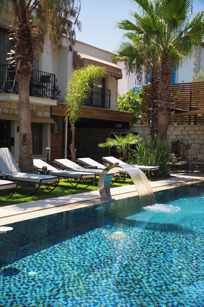 Avalon Boutique Hotel & Suites 48/59