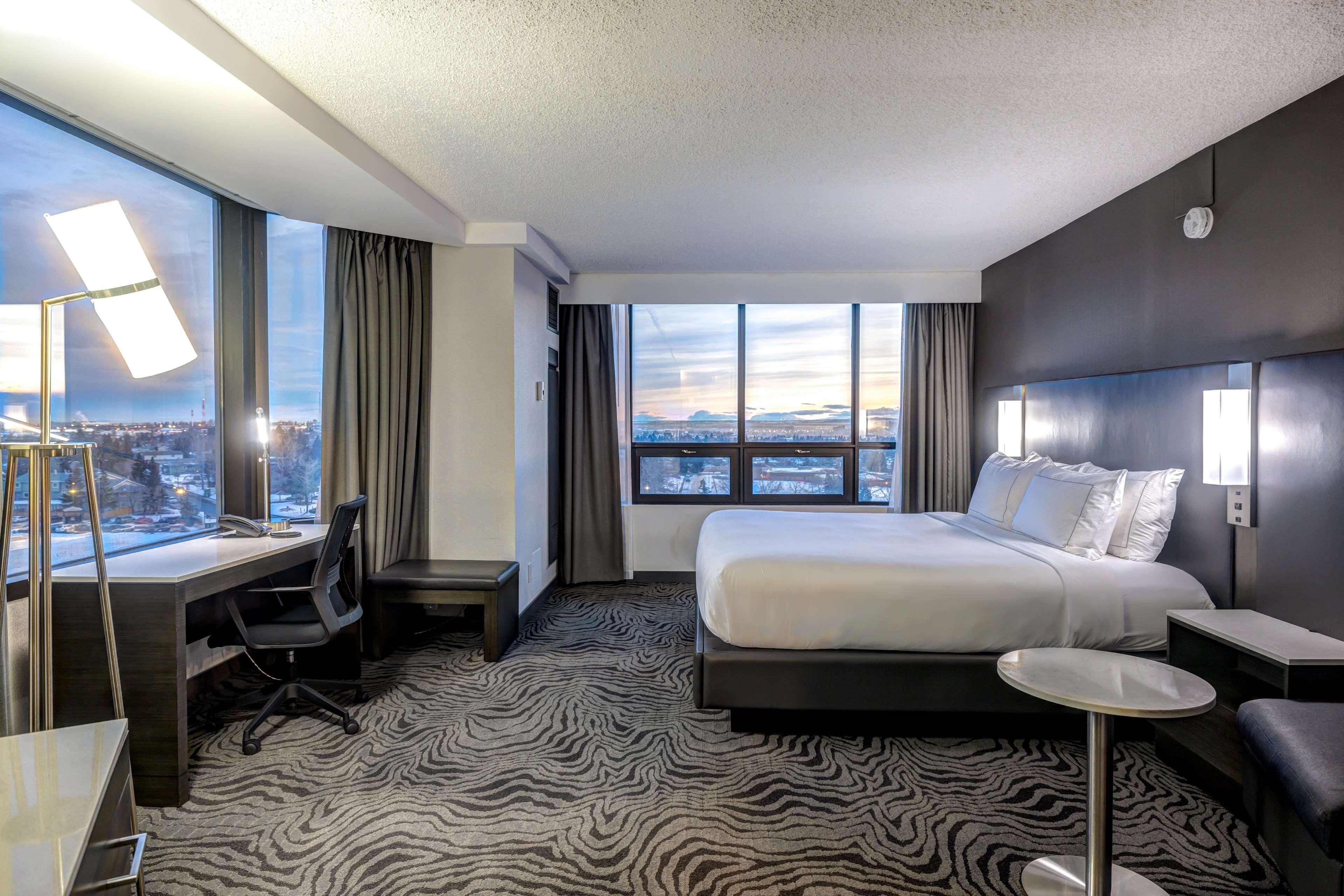 2 ROOMS, SUITE, KING BED