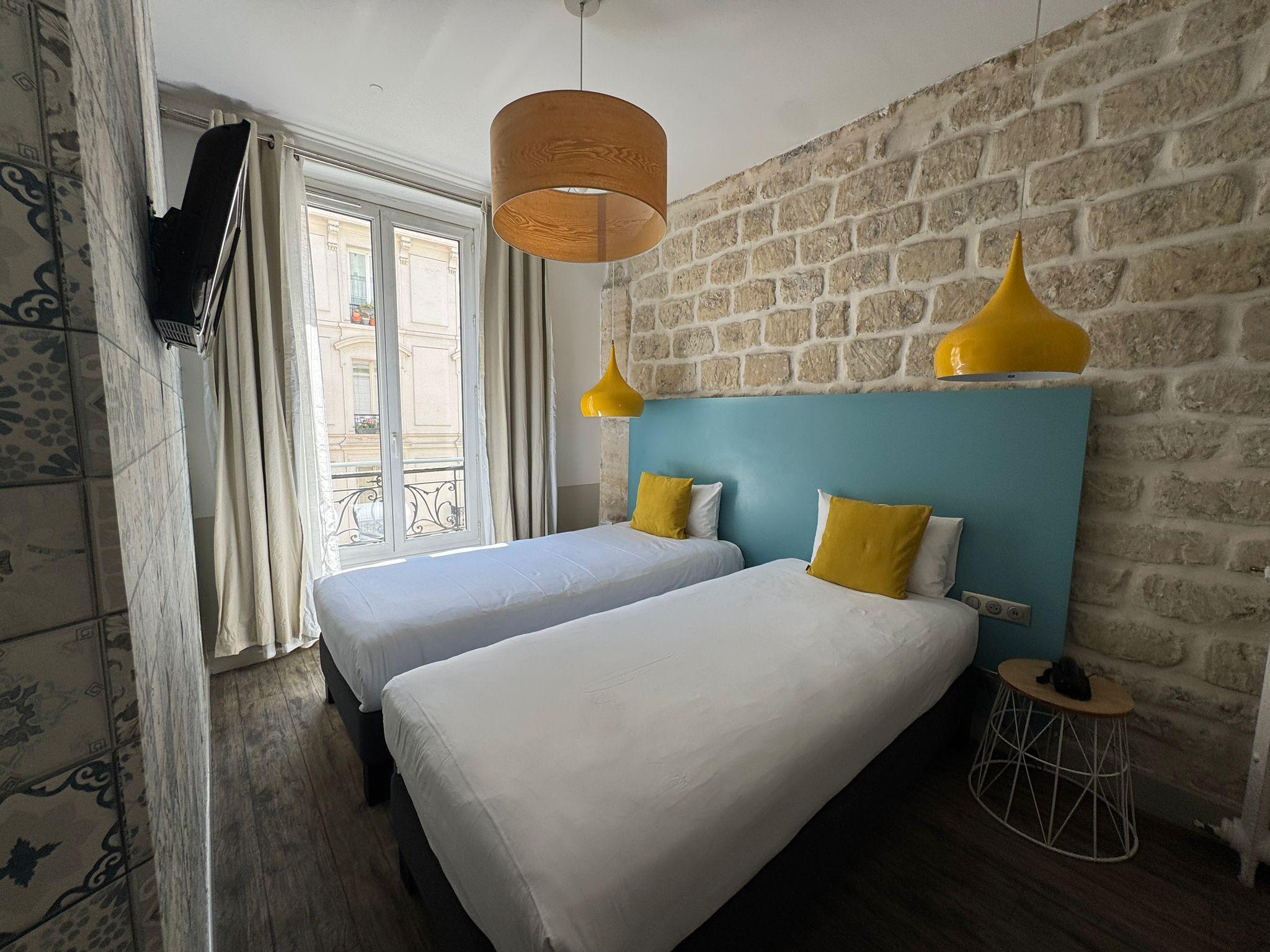 Classic, Twin Beds