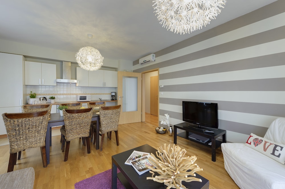 Central Passage Apartments 57/72