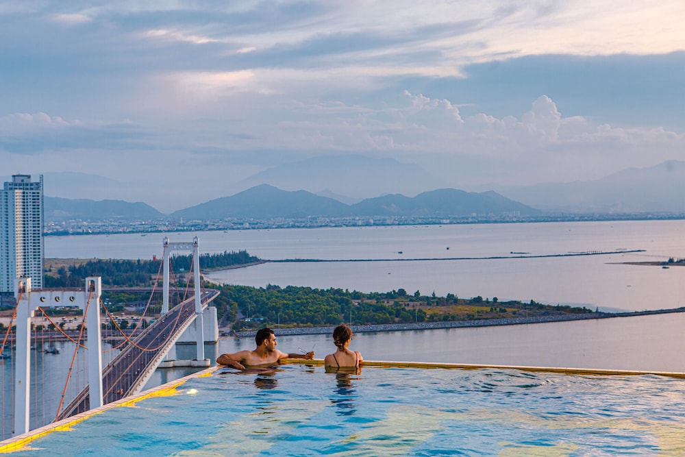 Wyndham Danang Golden Bay 42/50