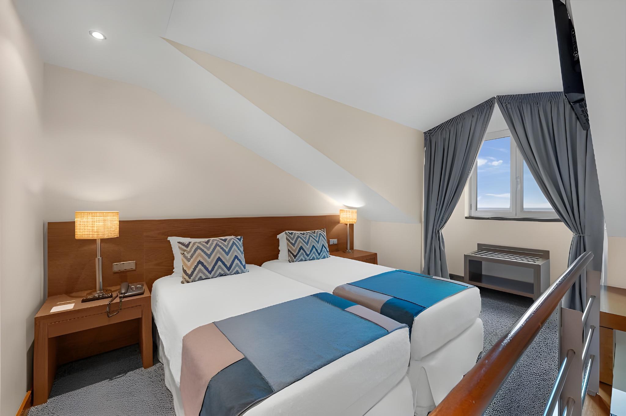 Junior Suite, Triple, Twin Beds, with View, Private Garden