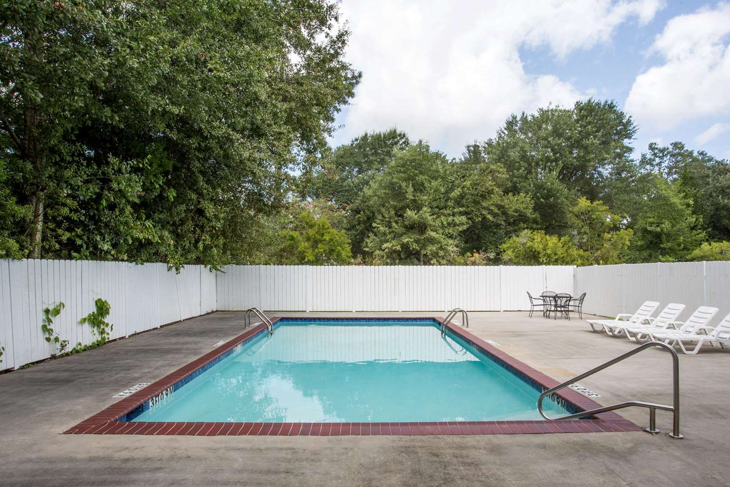 Howard Johnson by Wyndham Houma 33/36