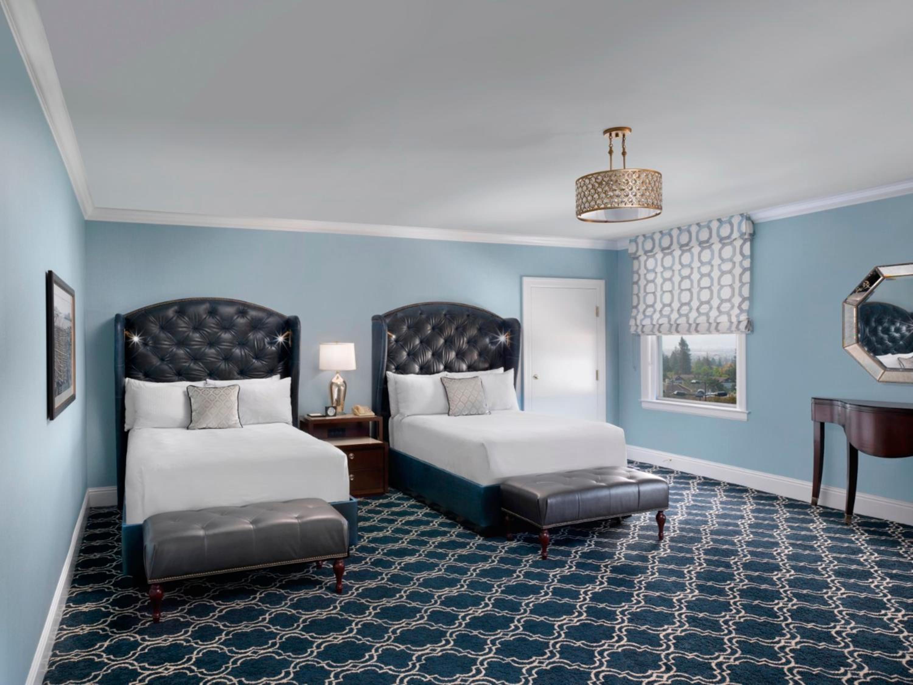 Deluxe, 2 Queen Beds, Bathtub, Accessible