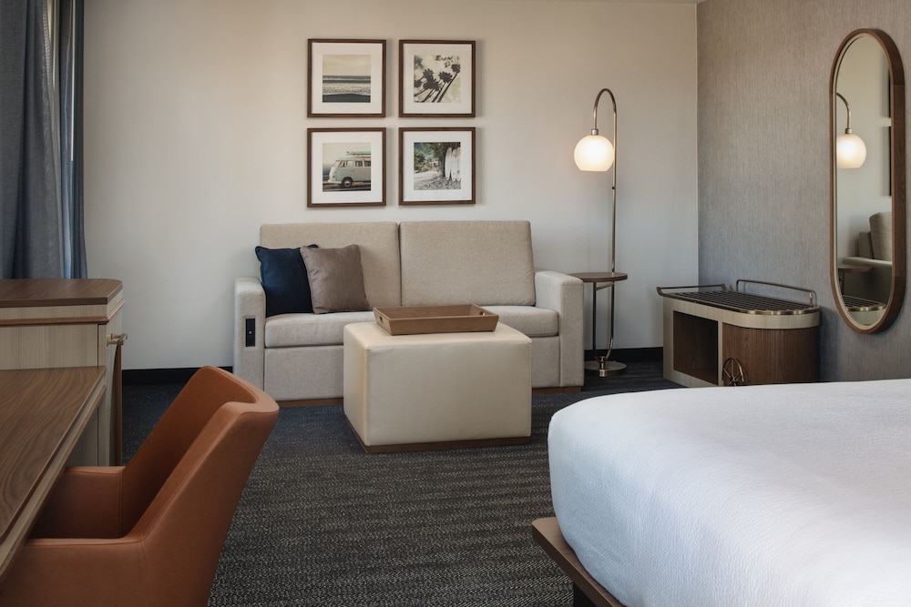 Courtyard by Marriott Santa Cruz 12/36