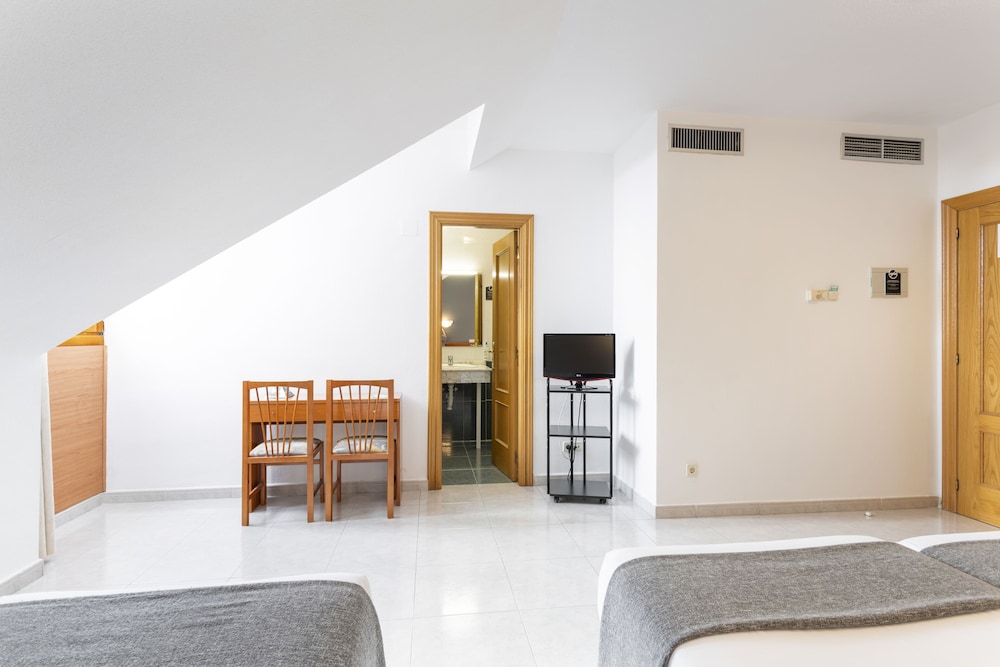 Hotel Maria de Molina 35/50