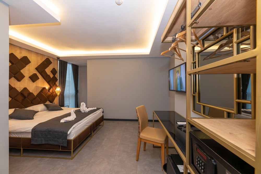 Fly And Stay Airport Hotel 30/55