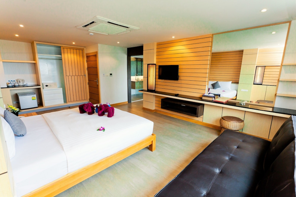 Anda Beachside Hotel 70/85