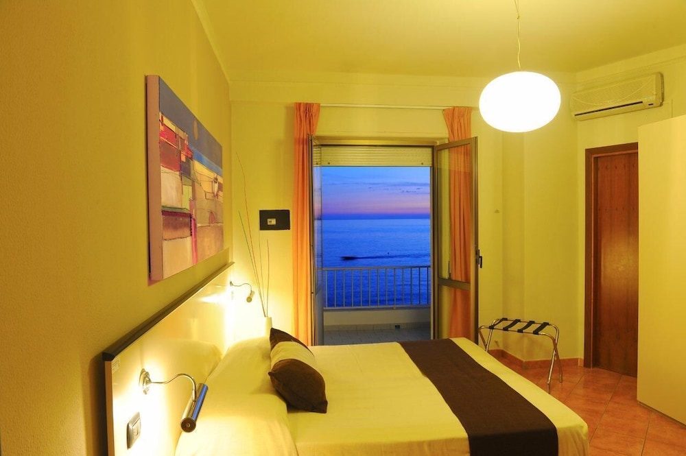 Hotel Mediterraneo Mhm 23/46