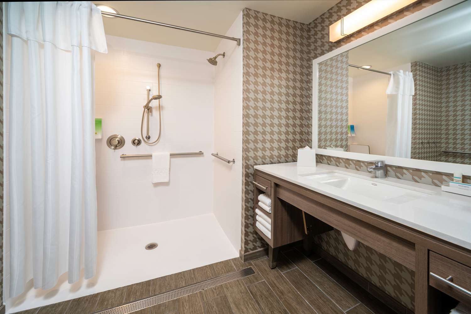 Home2 Suites by Hilton Minneapolis Mall of America 26/27