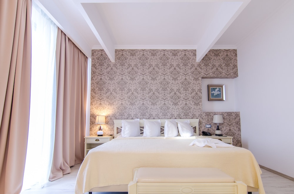 Phoenicia Luxury 13/55