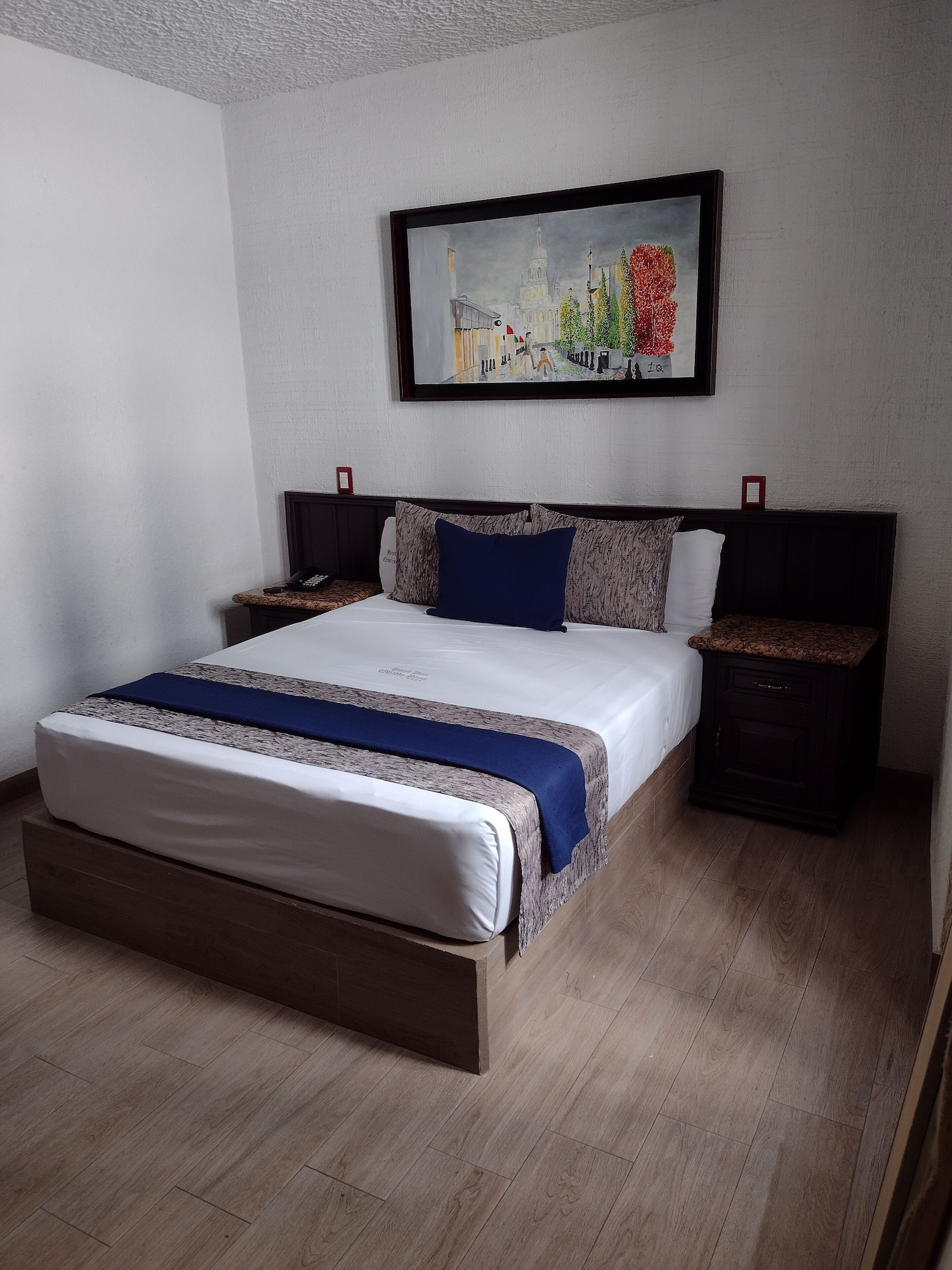 ROOM 2, SINGLE