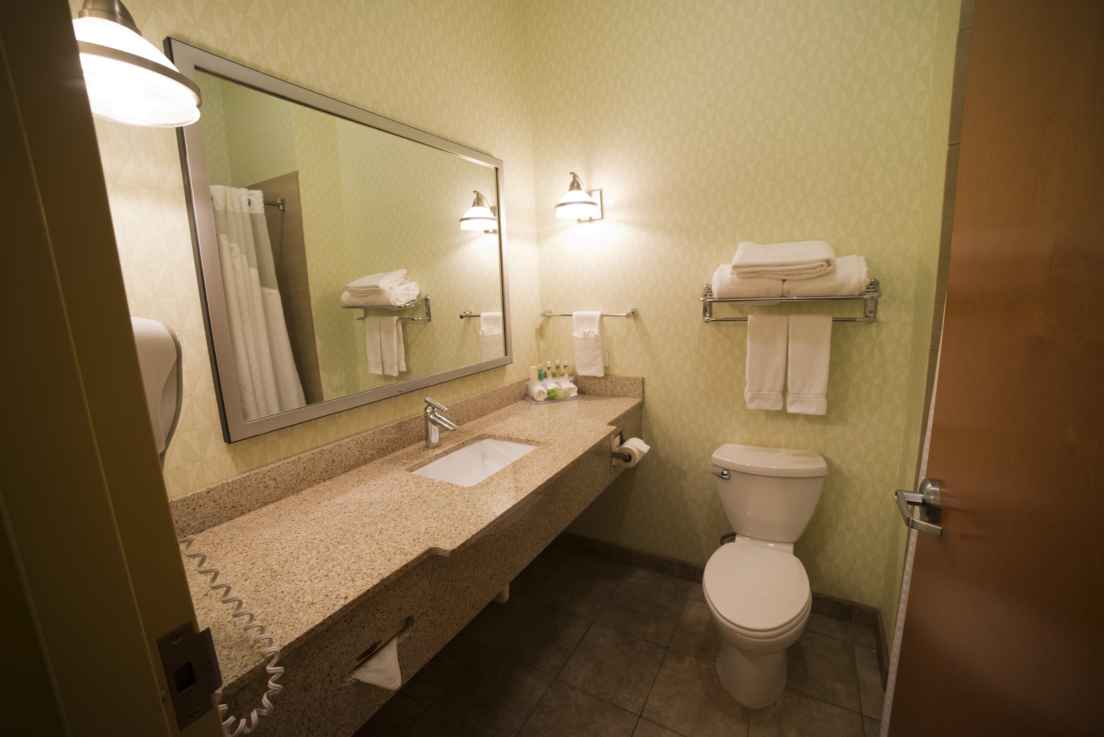 غرفة بسرير كينج لذوي الإعاقة