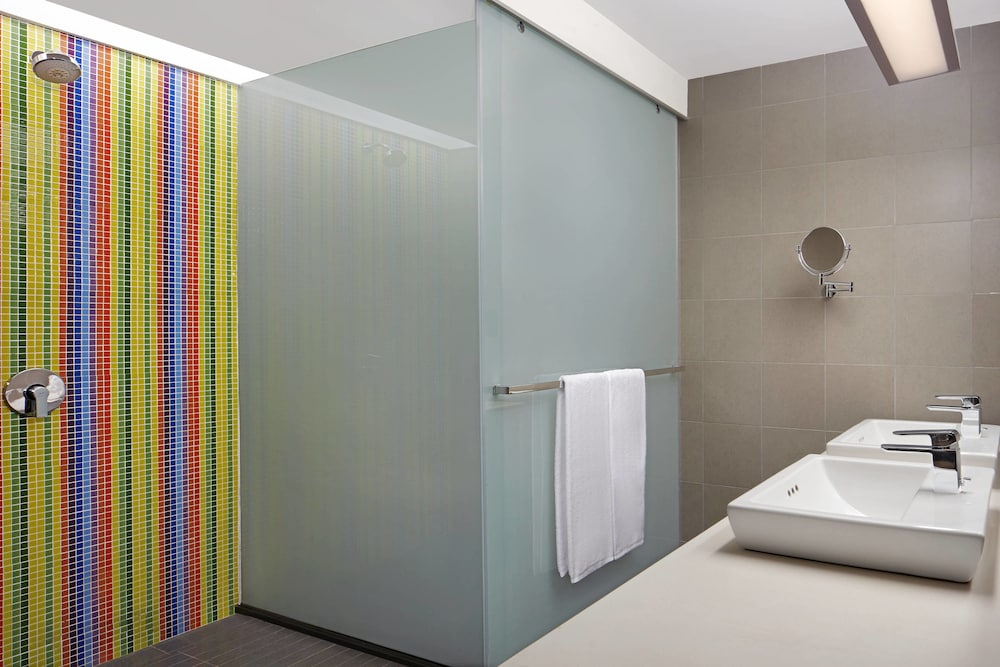 Aloft Kuala Lumpur Sentral Hotel 16/82