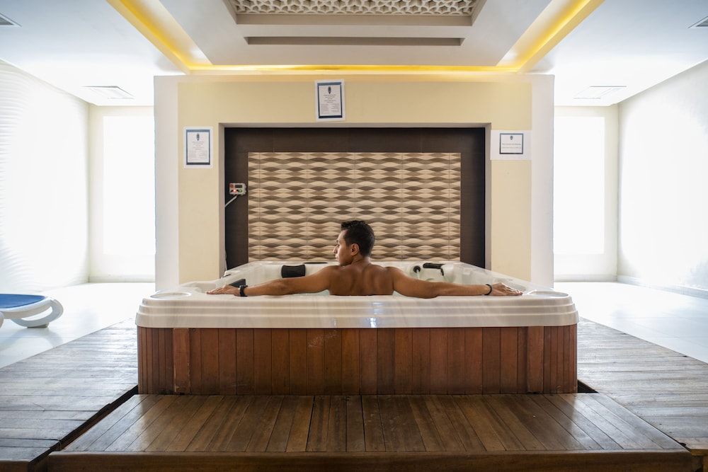 Movenpick Waterpark Resort and Spa Soma Bay 11/83