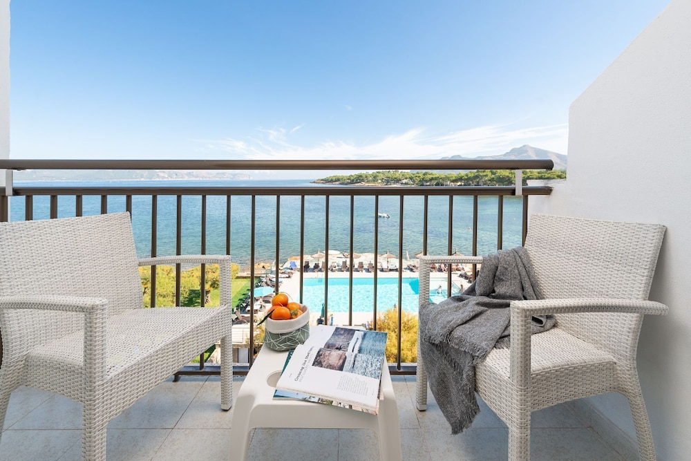 Room, Twin Beds, Sea Front, Balcony
