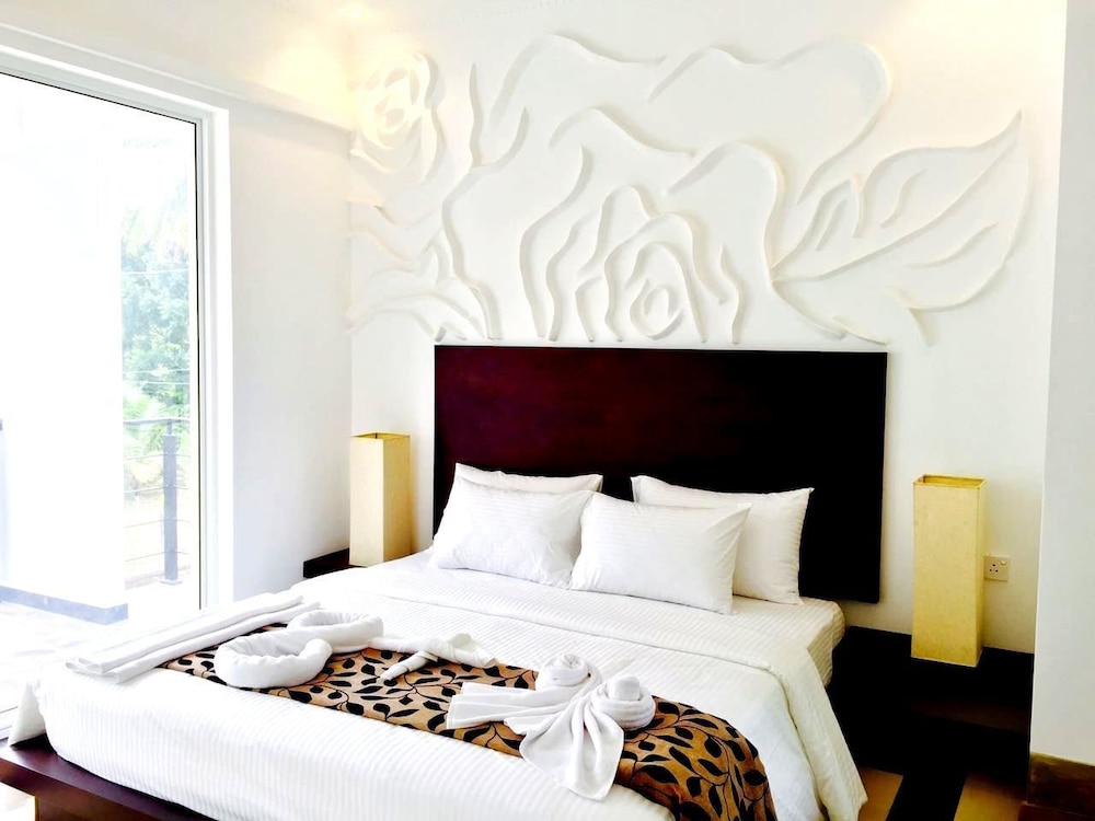 8 Plus Motels 22/70