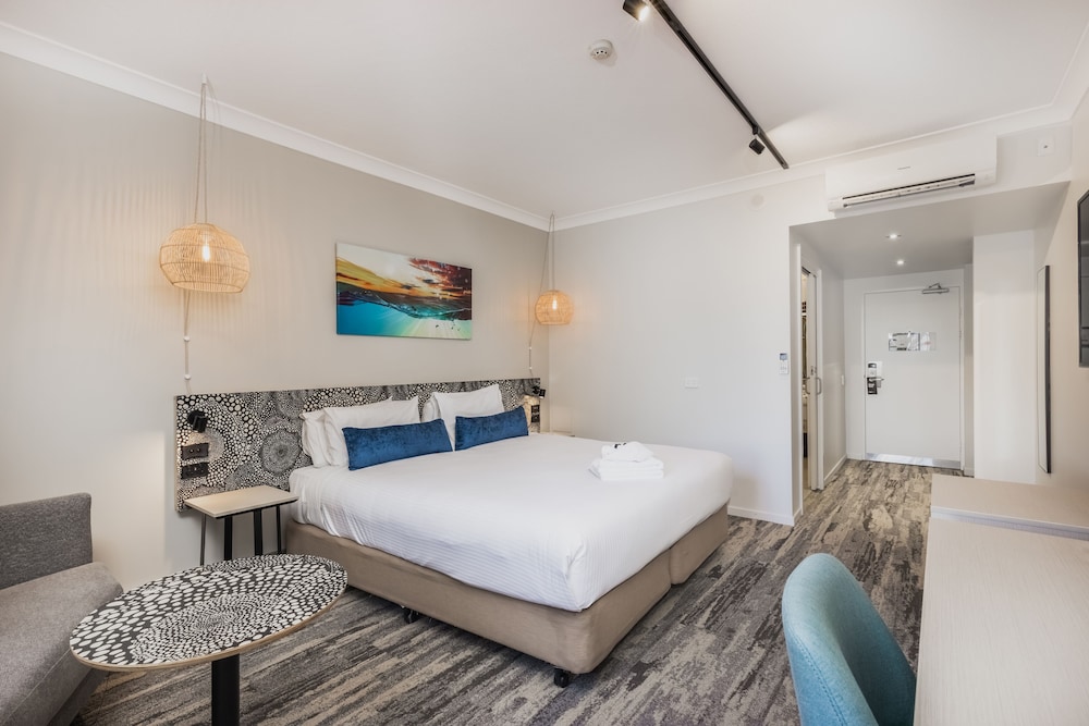 Studio, King Bed, Accessible, Mermaid Waters Hotel by Nightcap Plus 5/8