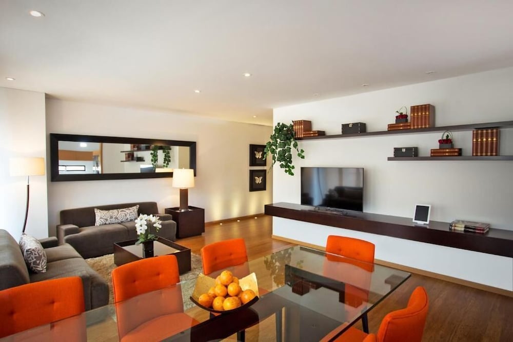 Hotel 93 Luxury Residences 52/69