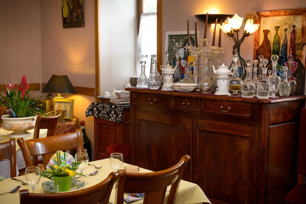 HOSTELLERIE DES LAURIERS 27/30