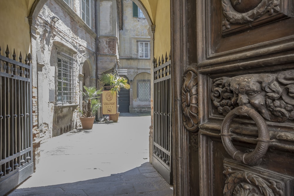 A Palazzo Busdraghi 37/49