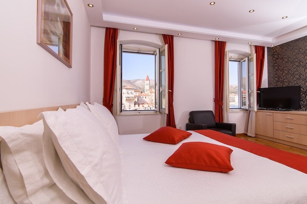 Deluxe, Twin Beds