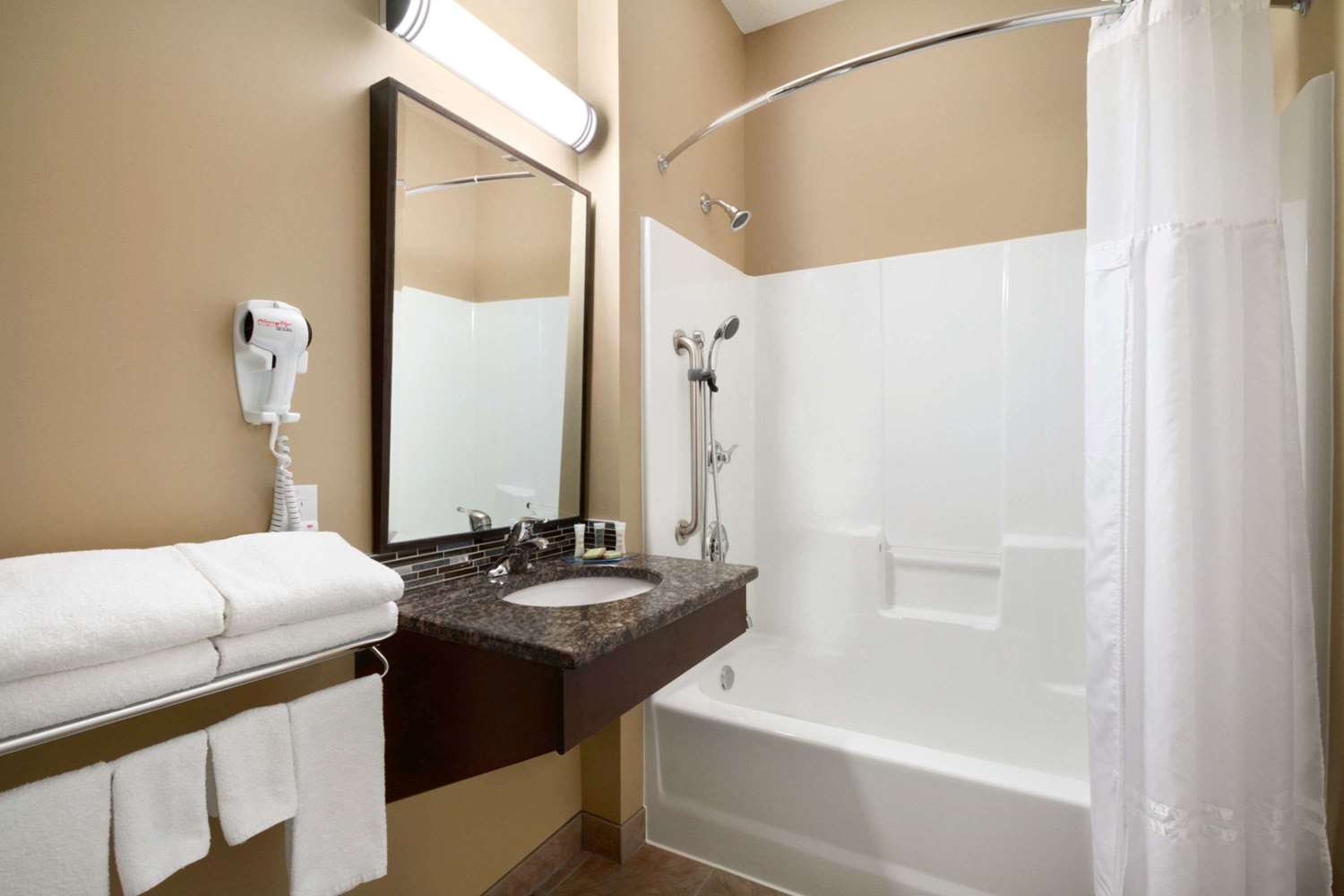 Super 8 by Wyndham Regina 30/33