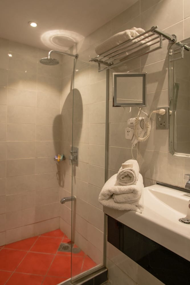 Cloud Hotel & Suites 20/37