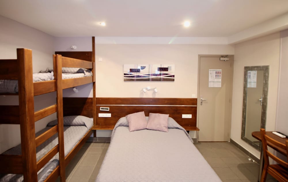 Hotel des Pyrenees 6/50
