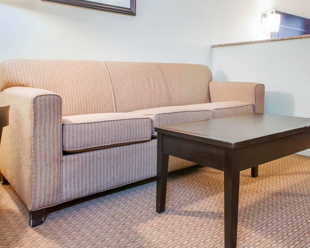 Quality Inn and Suites Gallup I-40 Exit 20 29/32