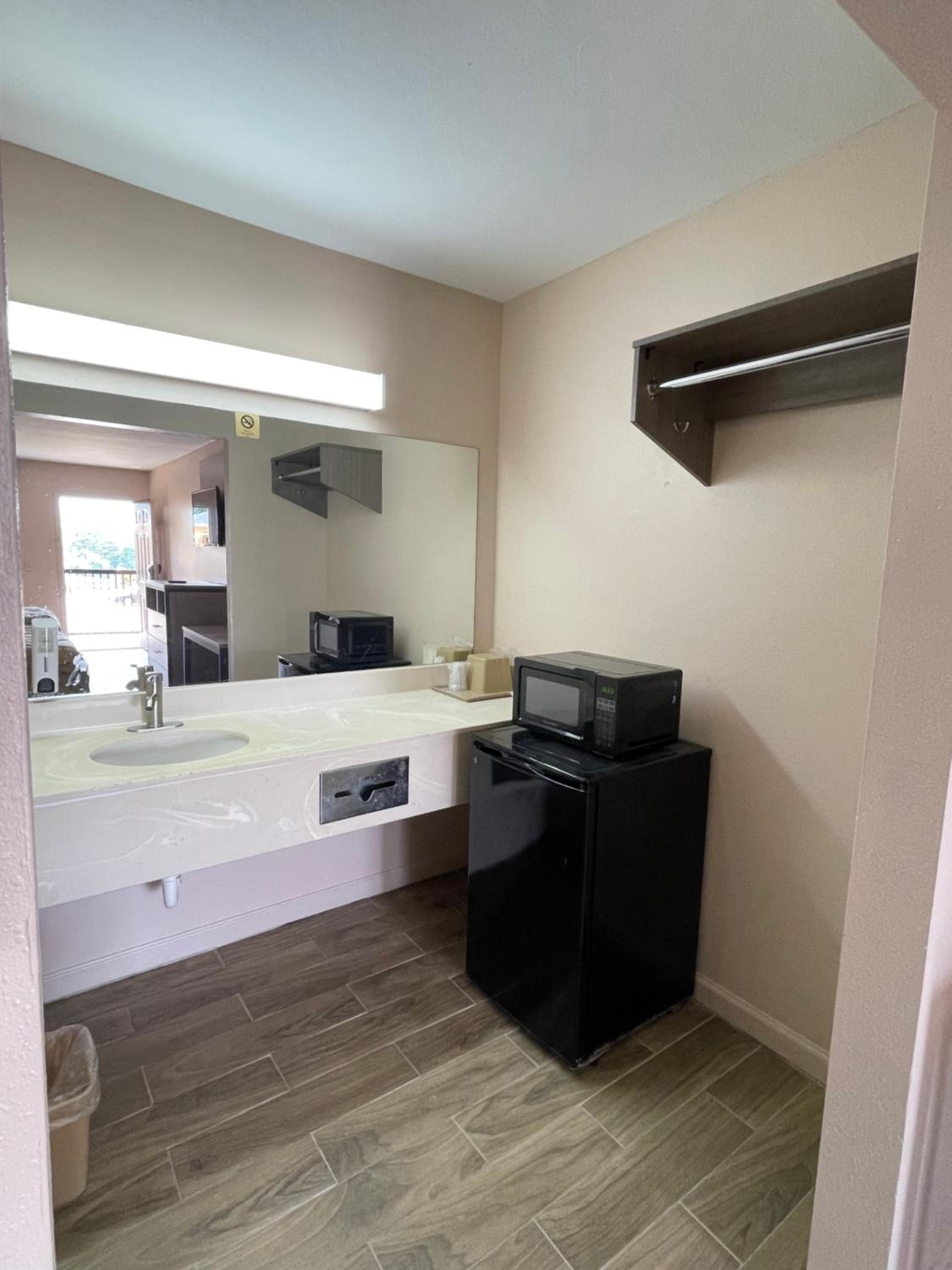 GARDEN INN & SUITES HOGANSVILLE 6/29