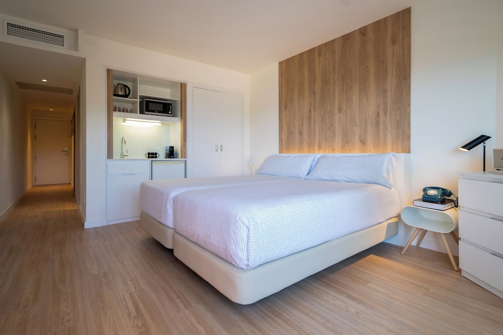 Beach House, Suite، Innside by Melia Wave Calvia 3/9