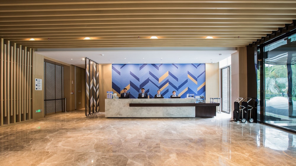 Holiday Inn Express Guizhou Qinglong 8/43