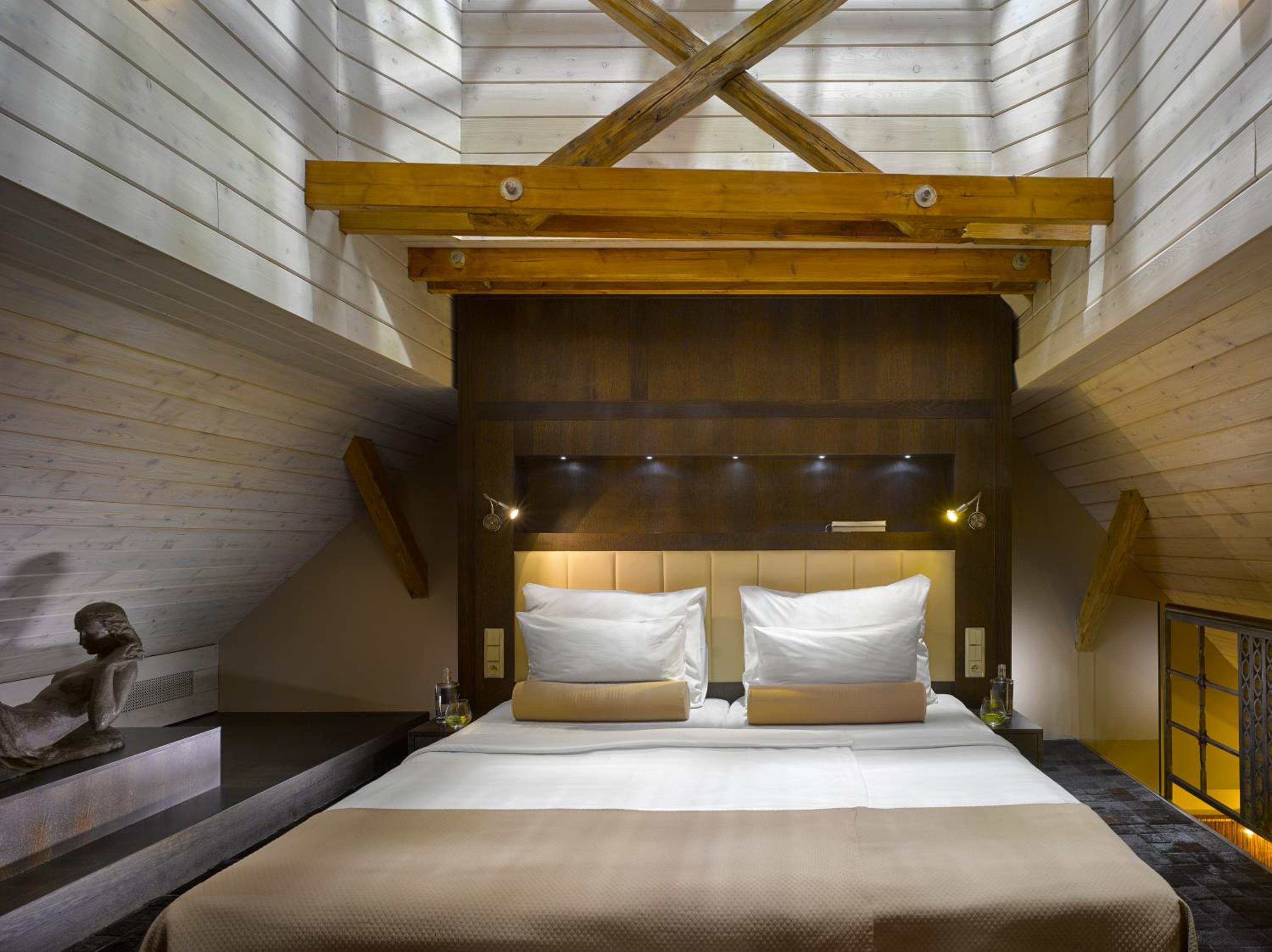 Tower, Onyx, Suite