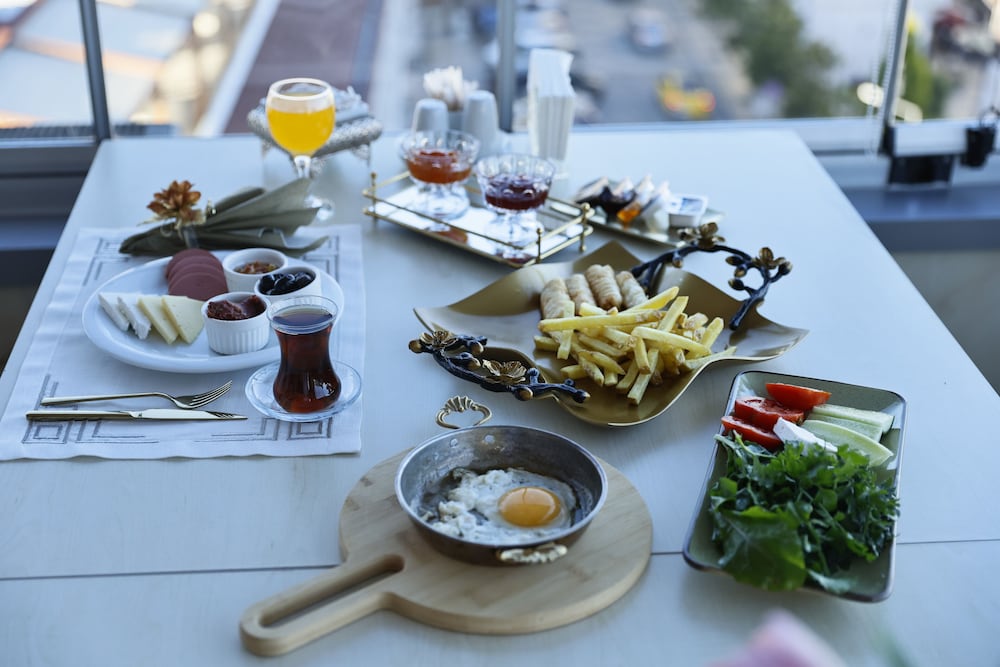 Grand Desi Hotel 44/50