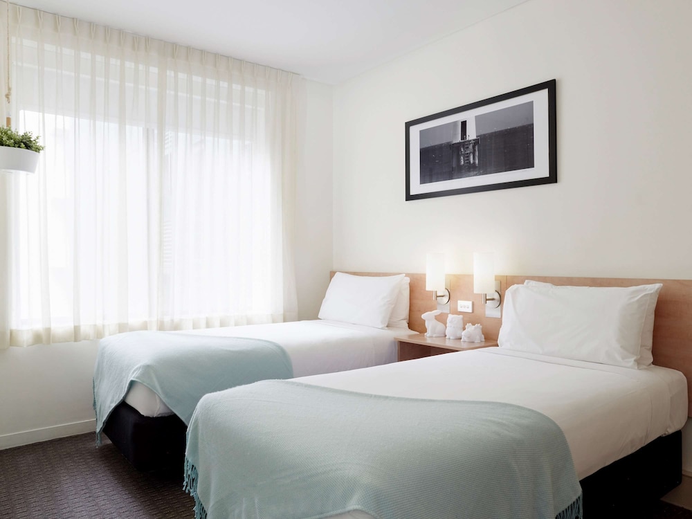ibis Melbourne Hotel and Apartments 11/70
