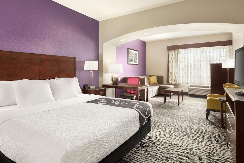 La Quinta Inn & Suites by Wyndham Fresno Northwest 17/44