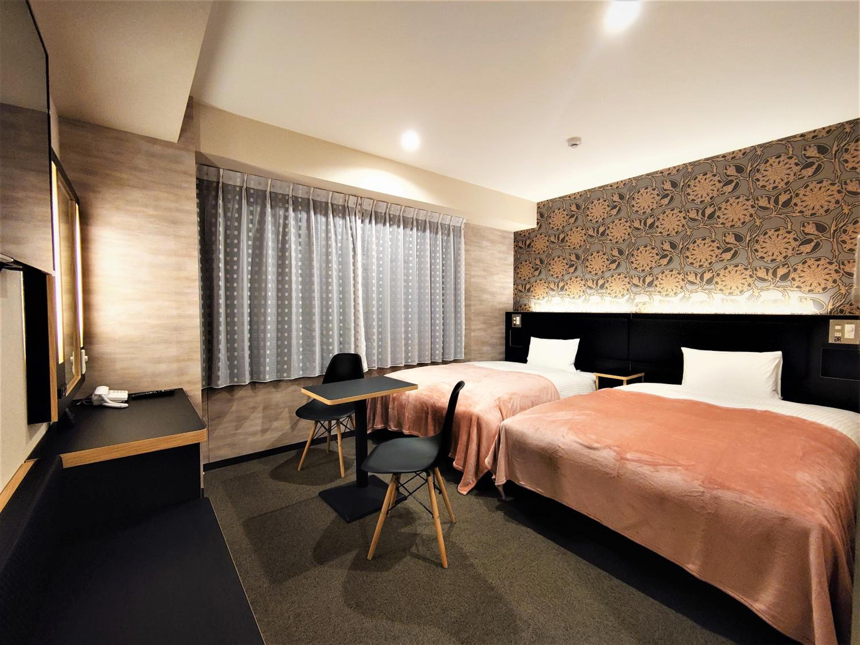 Tower, Standard, Twin Beds