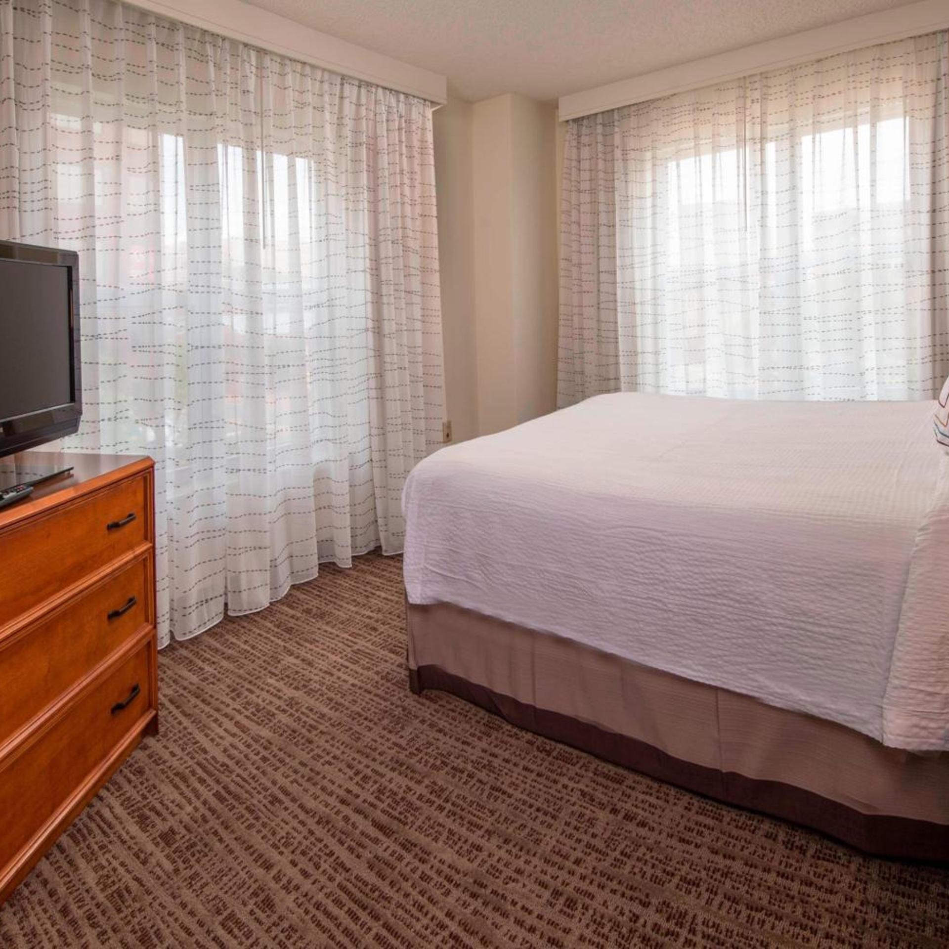 1 Bedroom, Suite, Queen Bed