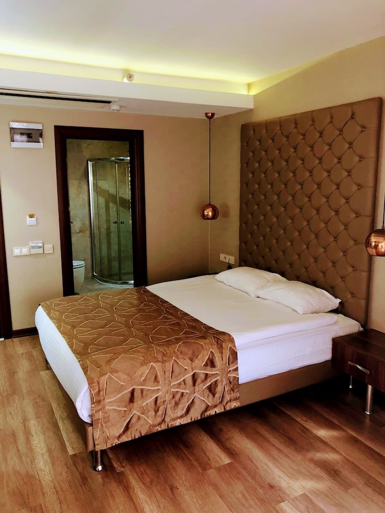 Feyzan Hotel 7/35