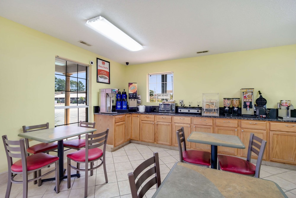 Econo Lodge Santee SC 21/28