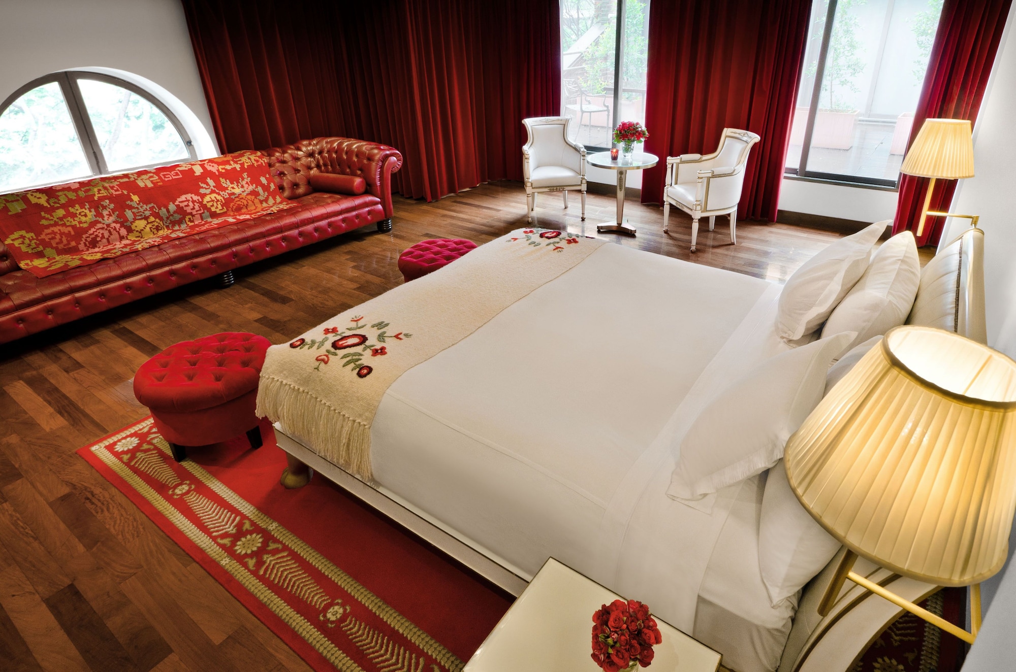 DUPLEX, GRAND, SUITE