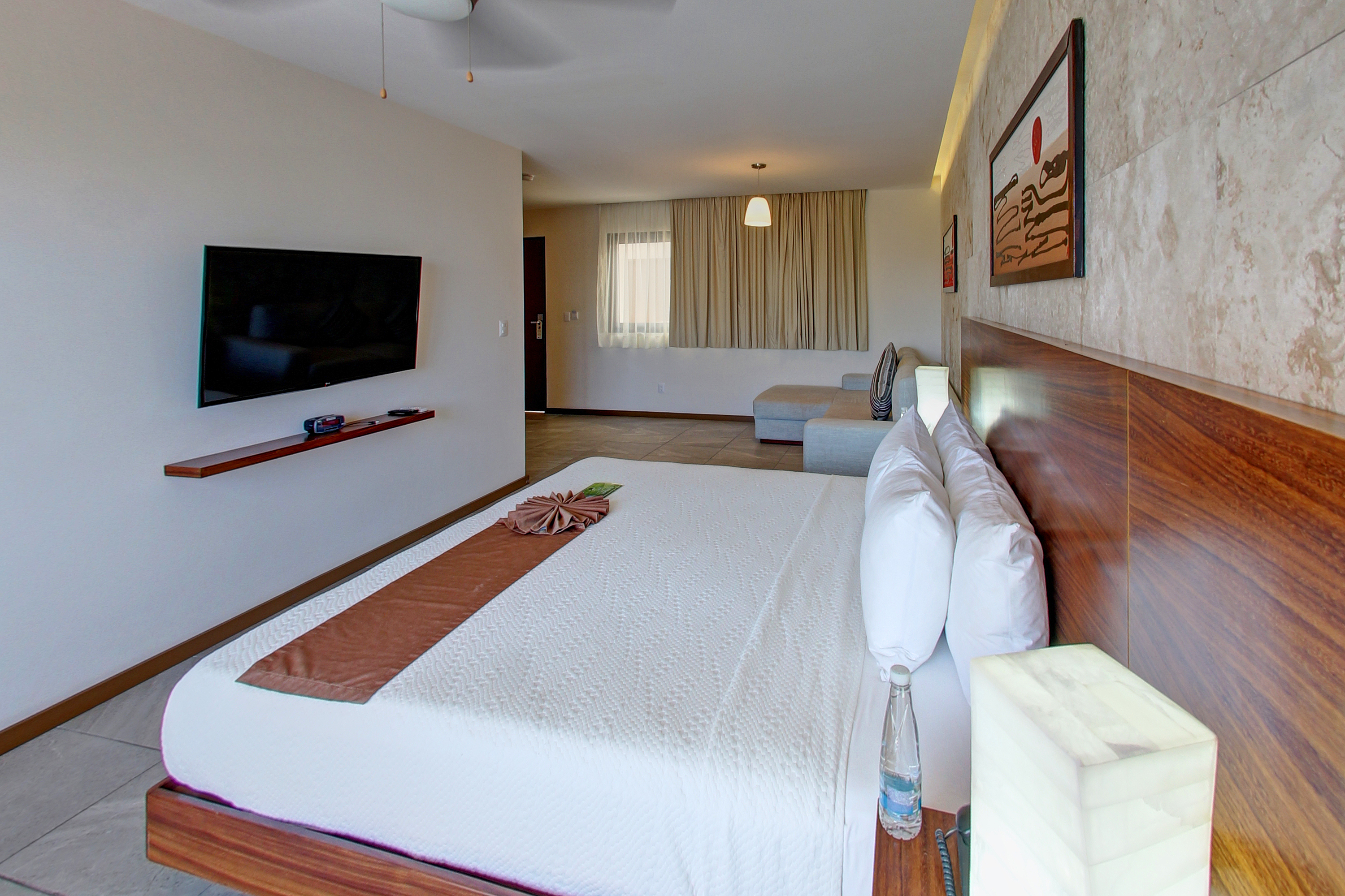جناح ديلوكس بشرفة، Grand Fifty Suites 2/7
