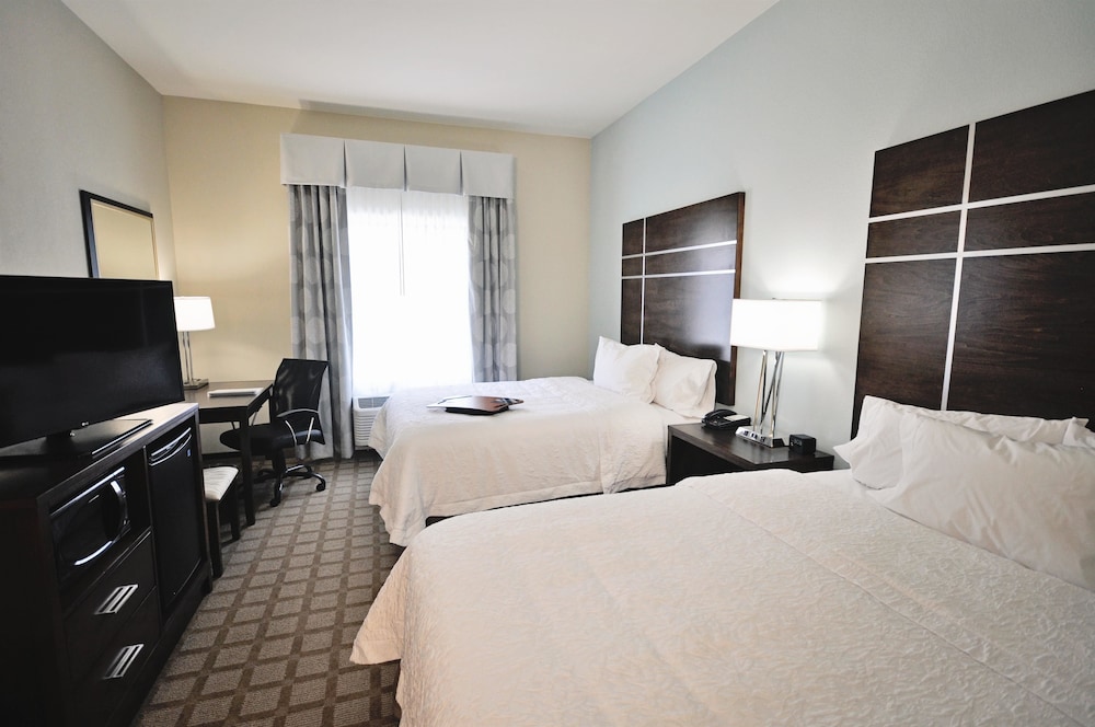 Hampton Inn & Suites Hutto Austin 16/48