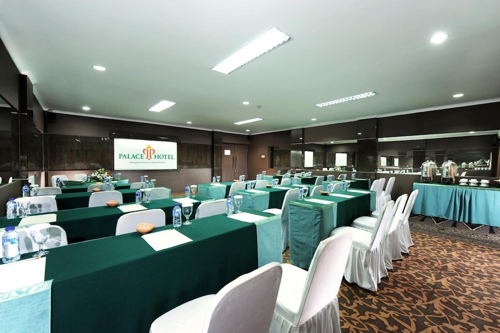 Palace Hotel Cipanas 30/39