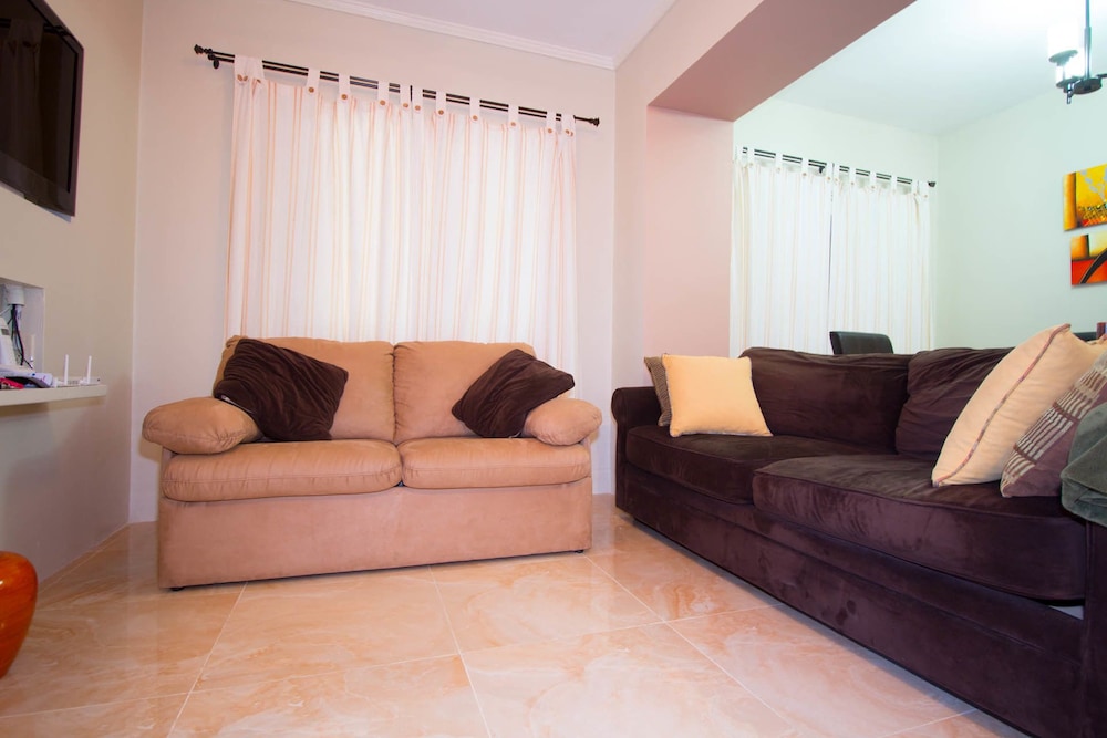 The Bailey's New Kingston Suites 8/23